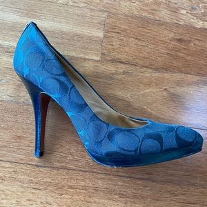 Coach signature pump, size 7.5